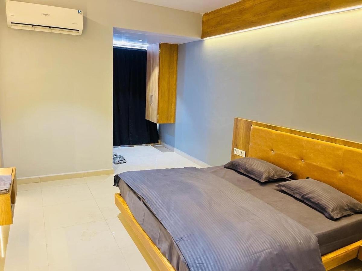 Oyo Florence Hotel Surat Esterno foto